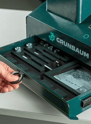 Минимизирует простой СТО