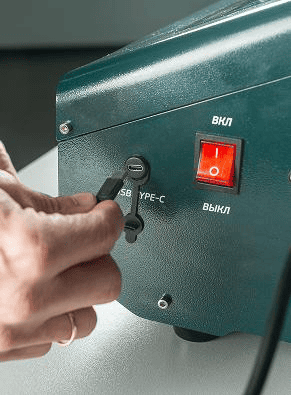 Минимизирует простой СТО