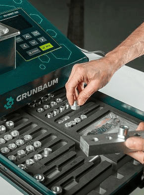 Минимизирует простой СТО